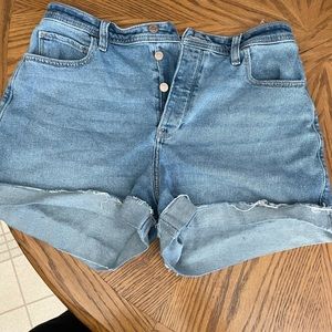 Hollister high Rise Mom Shorts size 15/32